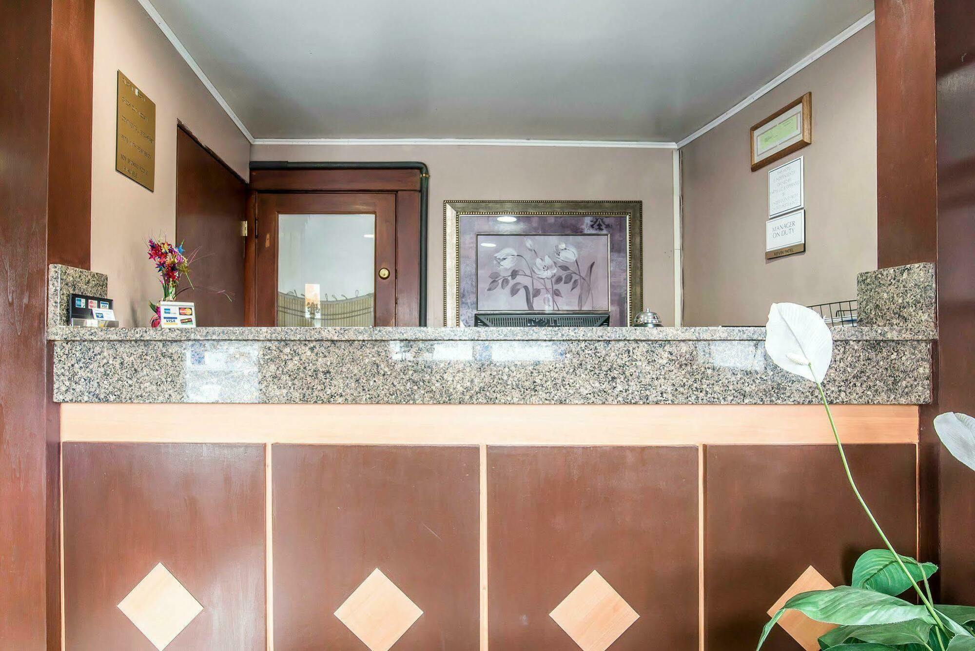 Claremont Royal Inn المظهر الخارجي الصورة