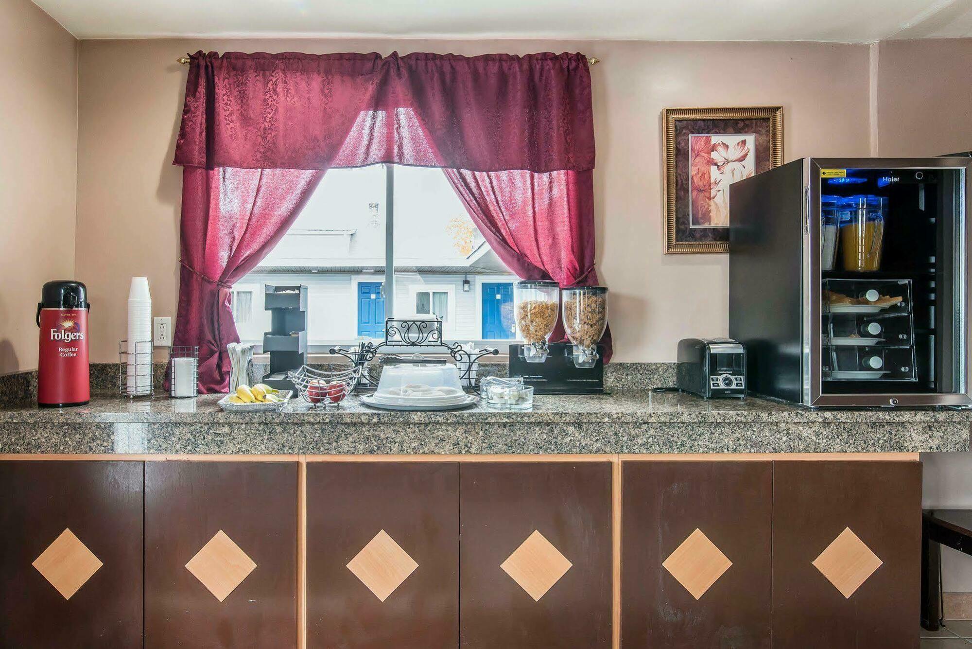 Claremont Royal Inn المظهر الخارجي الصورة